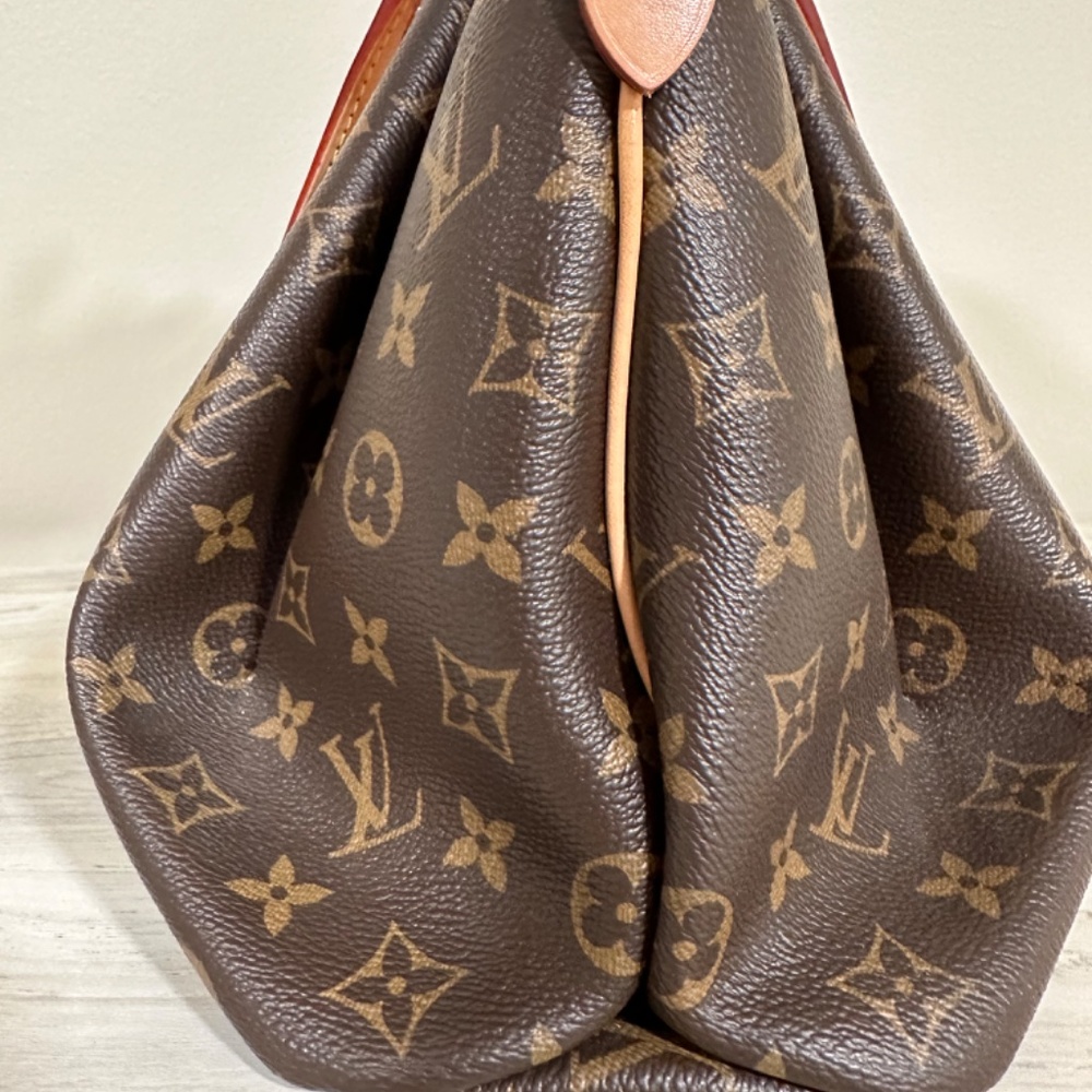 Louis Vuitton Rivoli MM - Picture 3 of 9